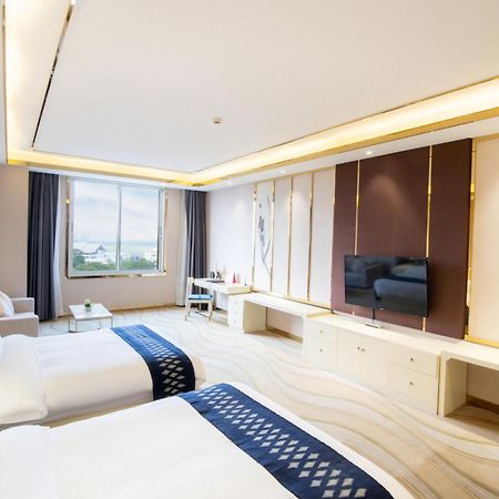 St Hotel Wattay Airport Βιεντιάν Εξωτερικό φωτογραφία