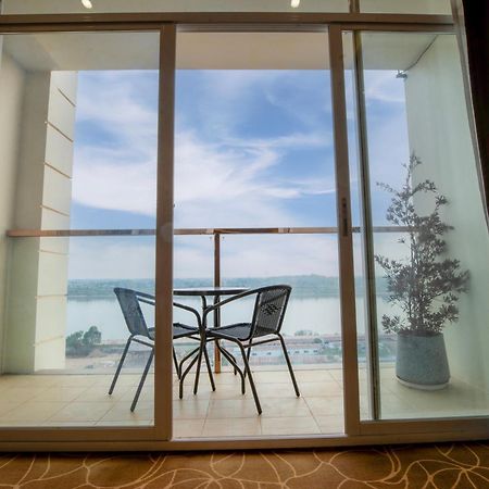 St Hotel Wattay Airport Βιεντιάν Εξωτερικό φωτογραφία