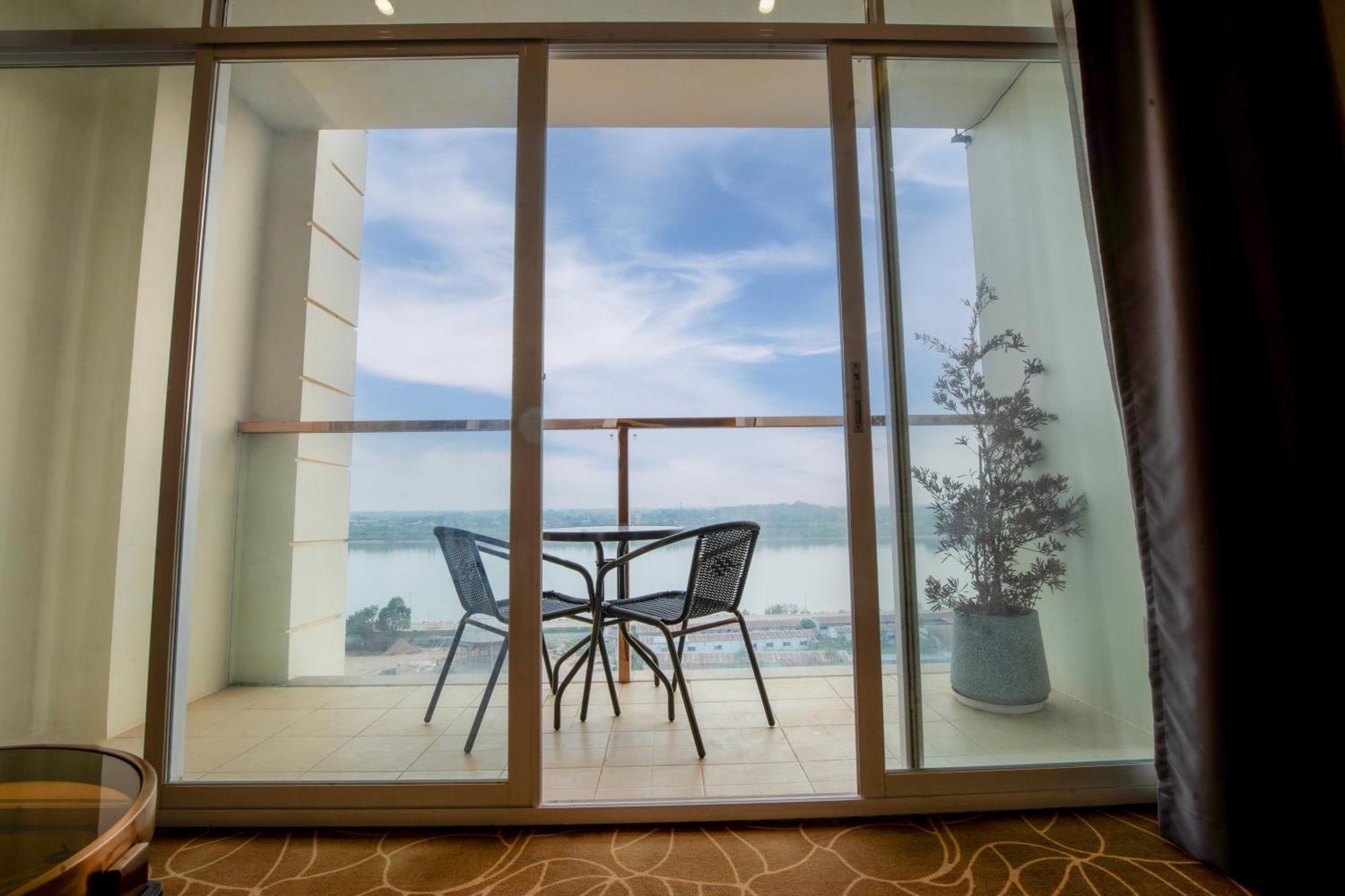 St Hotel Wattay Airport Βιεντιάν Εξωτερικό φωτογραφία